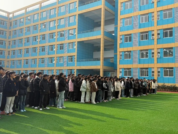 普华单招召开期末总结大会