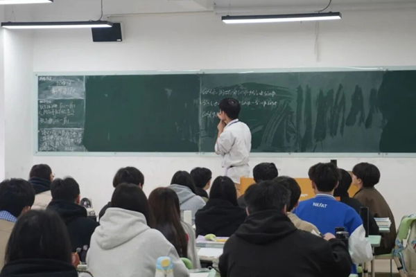 普华教育举行公开课教研活动