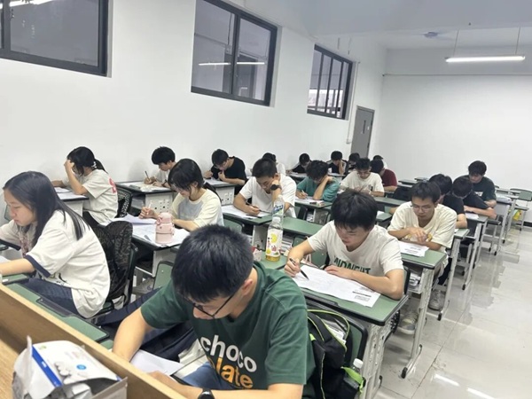 教育的严谨性和细致性是帮助学生走向成功的关键