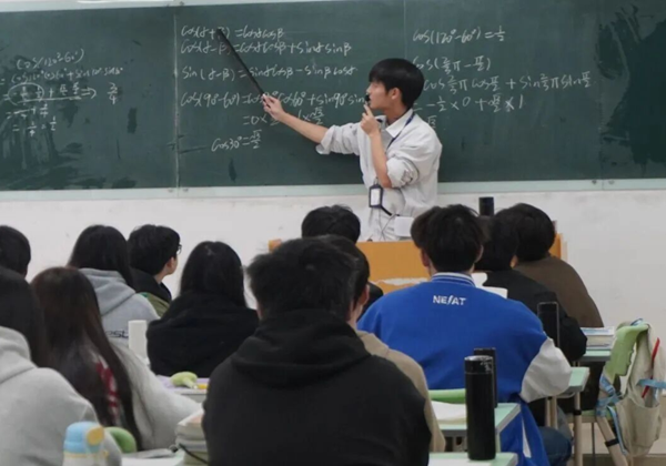 雅安高三考生可以到哪里参加单招培训