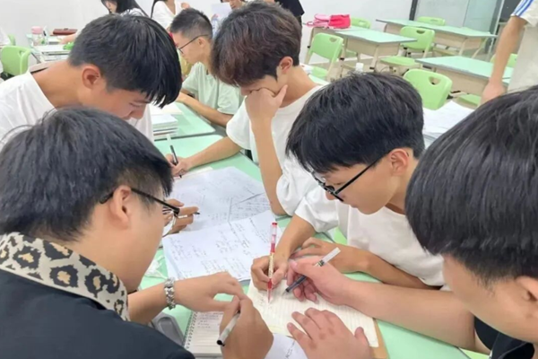 高三成绩400分上下选单招还是高考好，12月份参加培训冲双高，重点专业